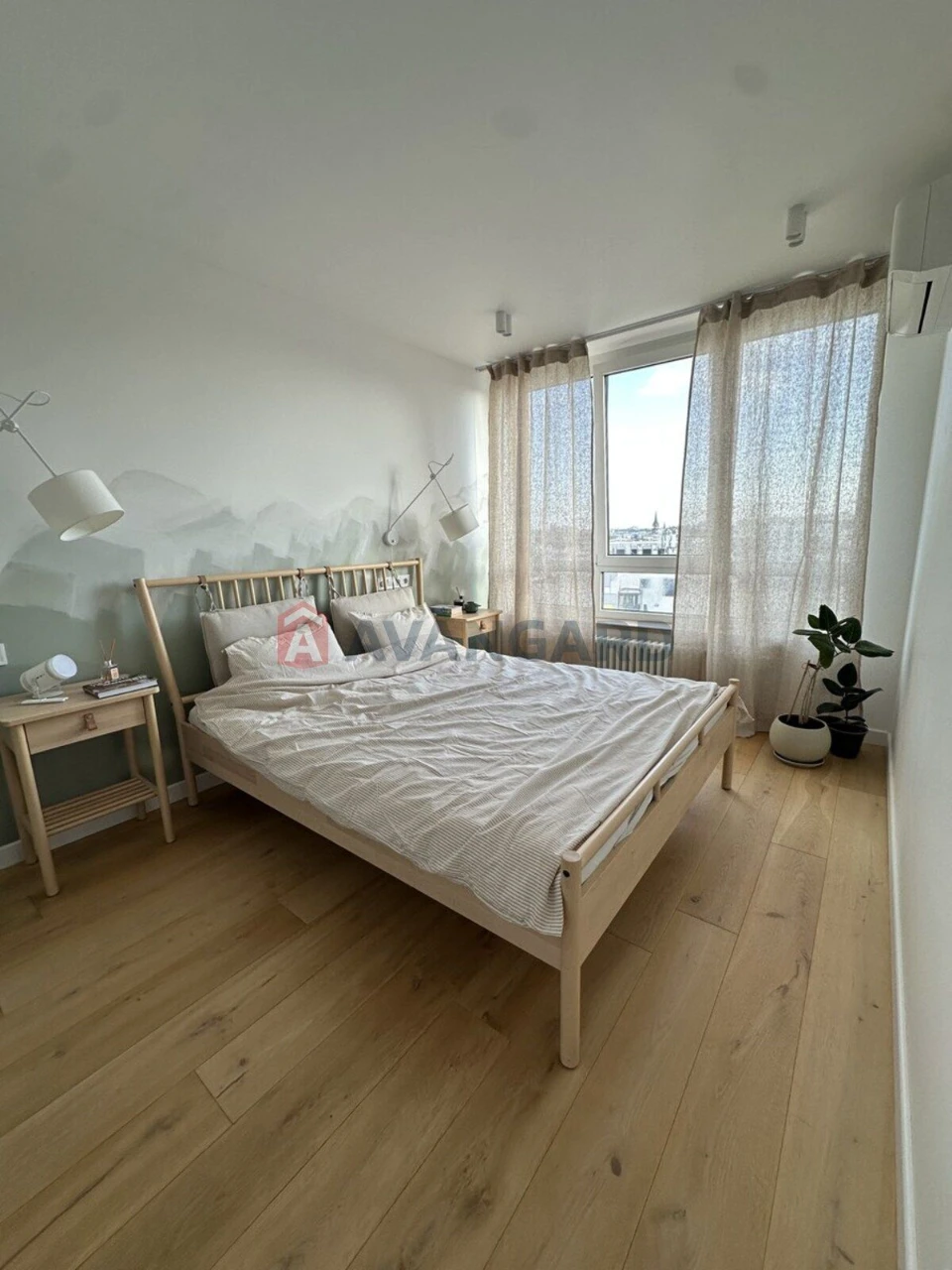 Sale of a 3-bedroom townhouse in the "Semycvet" residential complex, street