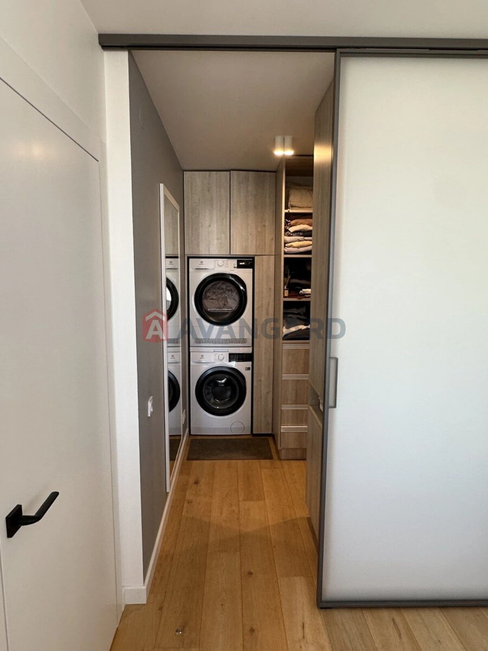 Sale of a 3-bedroom townhouse in the "Semycvet" residential complex, street