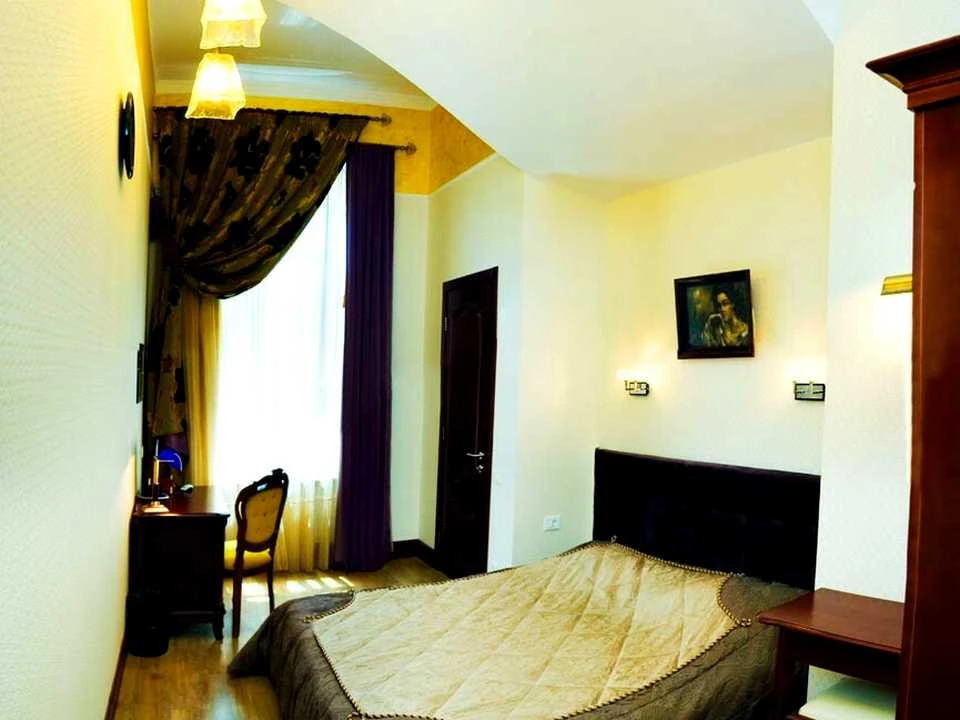 Apartment. Deribasivska Street, Odessa
