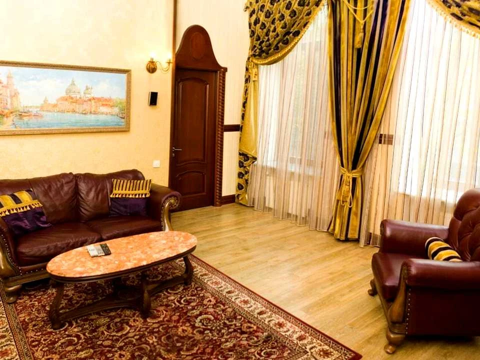 Apartment. Deribasivska Street, Odessa