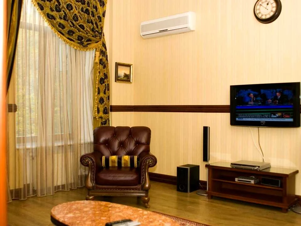 Apartment. Deribasivska Street, Odessa
