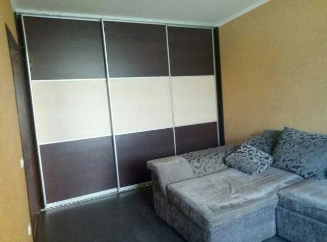 For sale 1-room apartment on the 4th floor in a 12-story building with furniture and appliances