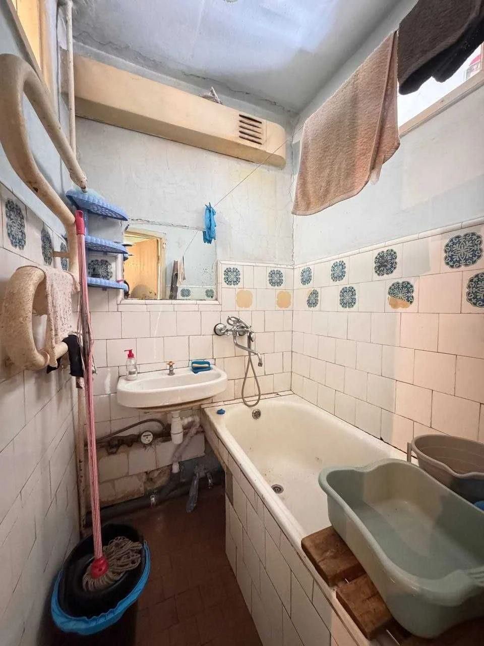 Apartment with Potential in a Prime Location