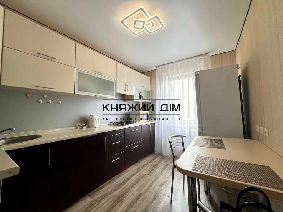 Квартира. Київ, Милославська вул.