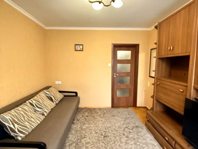Оренда квартири 2-кімн. 40 м² 2/5 пов.
