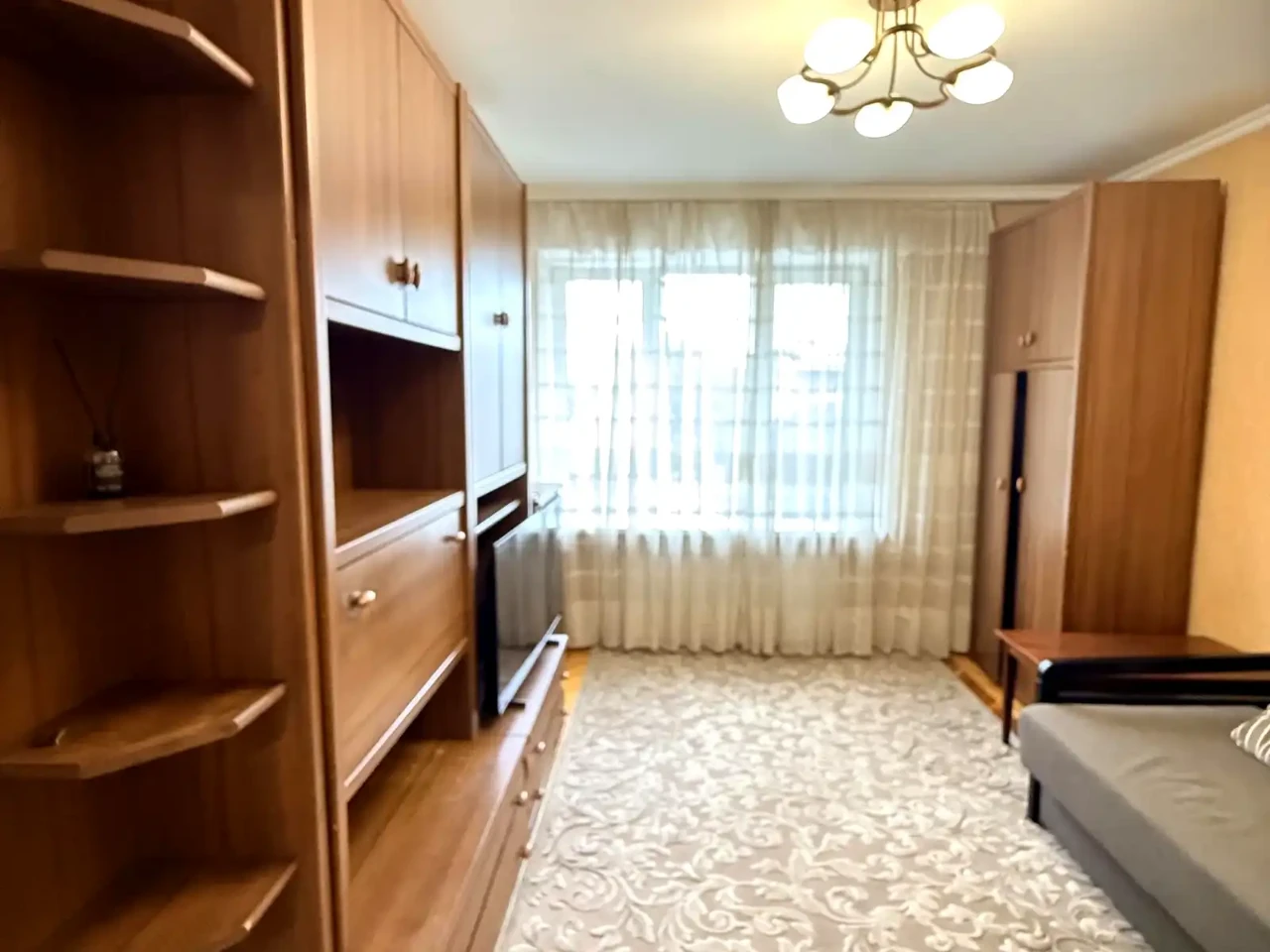 Оренда квартири 2-кімн. 40 м² 2/5 пов.