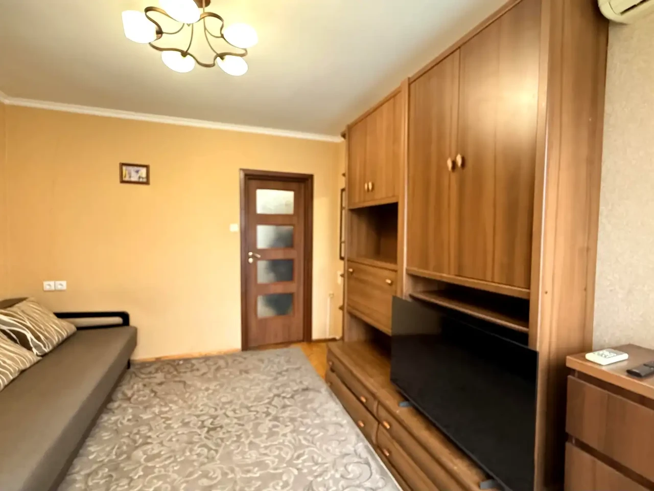 Оренда квартири 2-кімн. 40 м² 2/5 пов.
