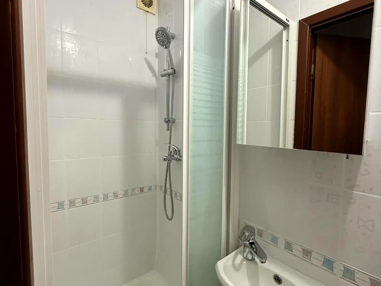 Оренда квартири 2-кімн. 40 м² 2/5 пов.