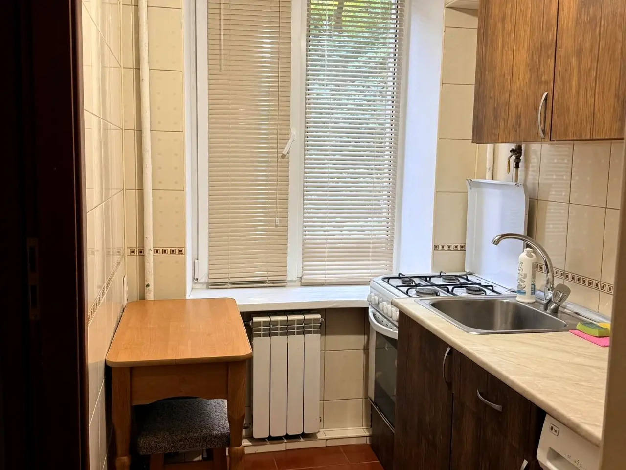 Оренда квартири 2-кімн. 40 м² 2/5 пов.