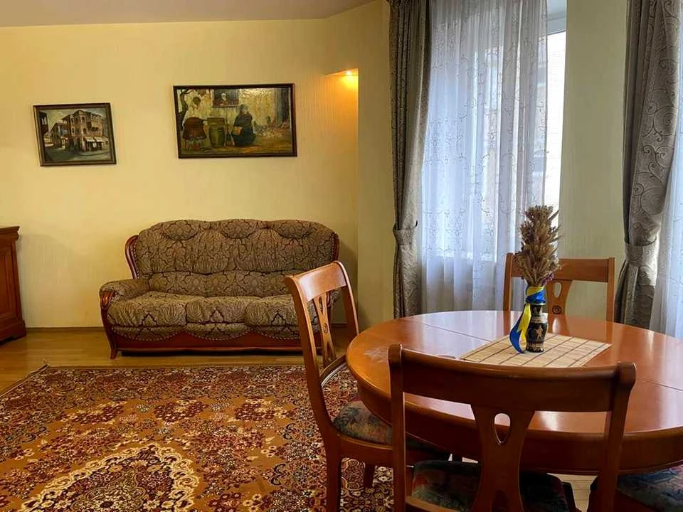 Квартира. Київ, Микільсько-Слобідська вул.