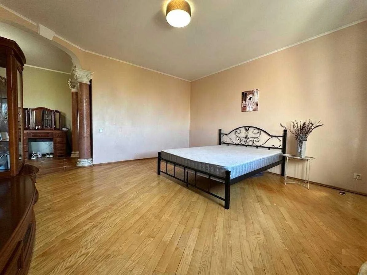 Продаж 2к 69м² з ремонтом та меблями! Київ, Троєщина, вул. Р