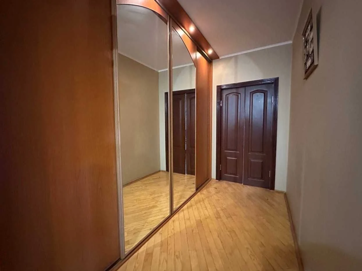 Продаж 2к 69м² з ремонтом та меблями! Київ, Троєщина, вул. Р