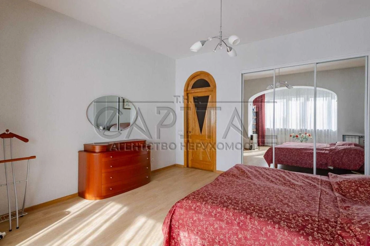 продаж 3 кімнатної квартири, ГАРАЖ,  Шулявка