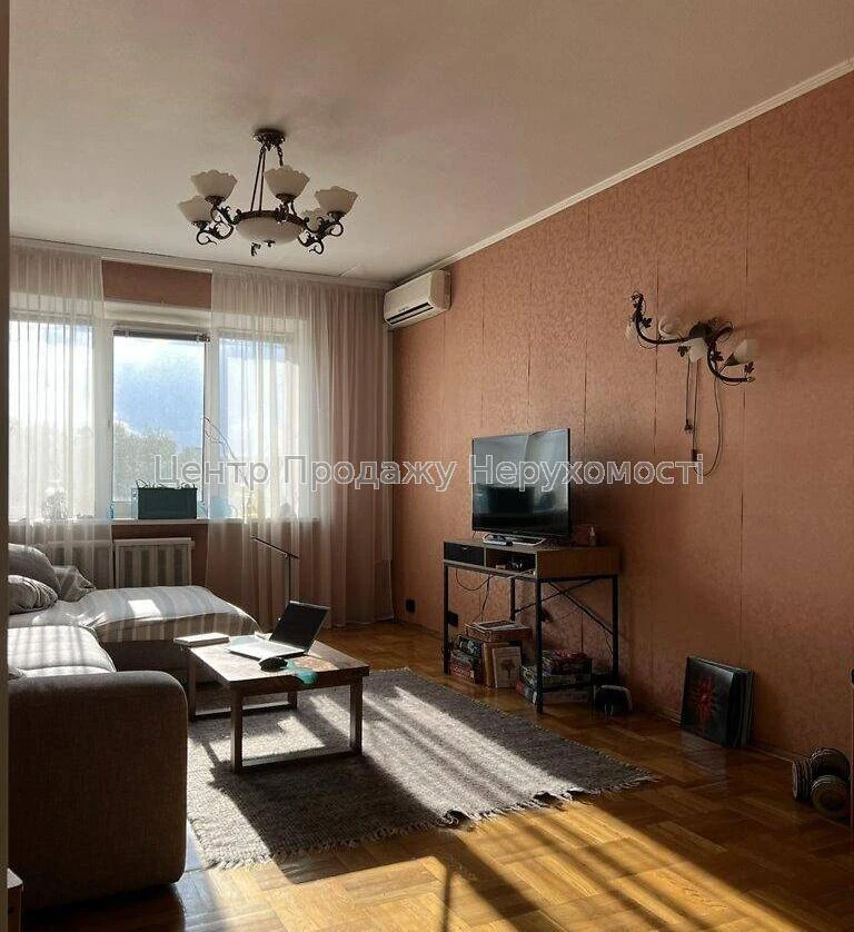 Продаж 3-кімн. кв. 7/9, 69. 2 м² у Києві — комфорт та зручні