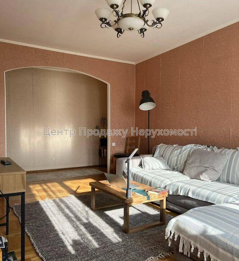 Продаж 3-кімн. кв. 7/9, 69. 2 м² у Києві — комфорт та зручні