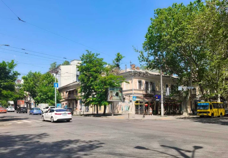 Продам 1-комнатную 38 кв.м в  Центр города с отличной локаци