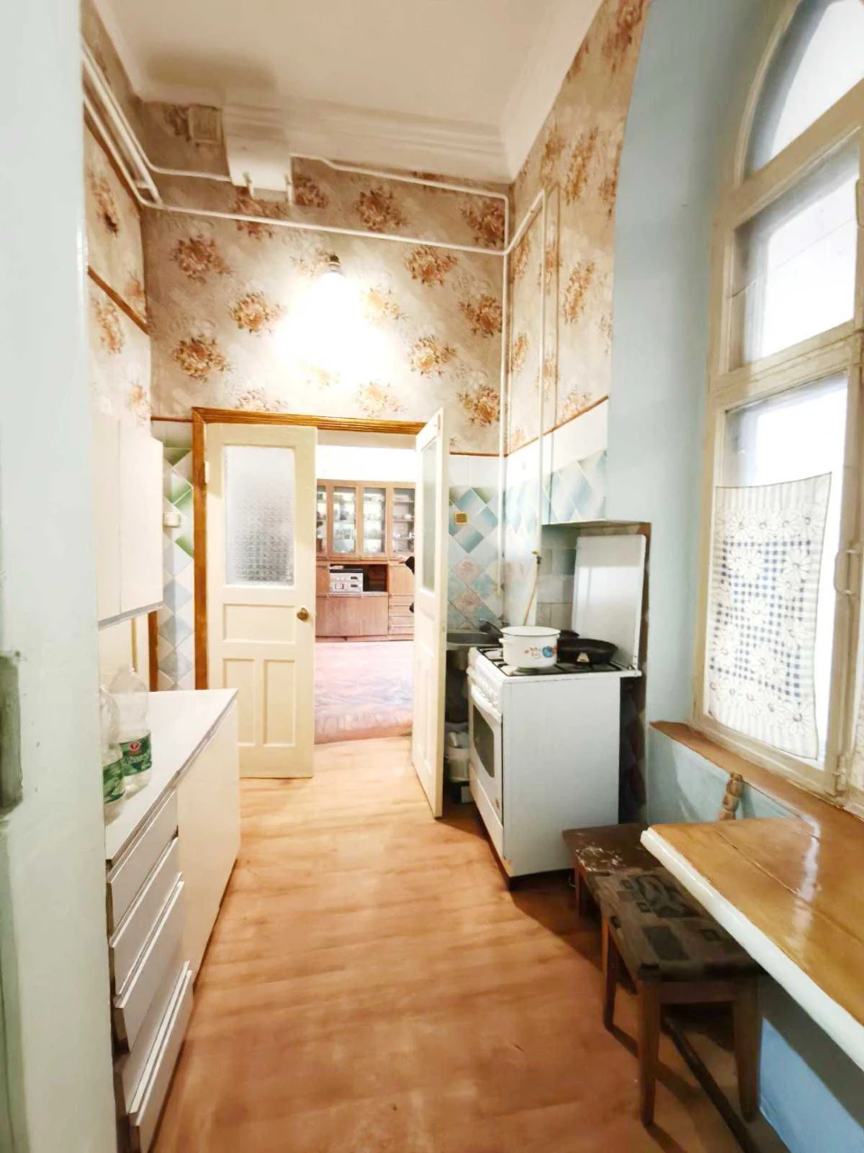Продам 1-комнатную 38 кв.м в  Центр города с отличной локаци