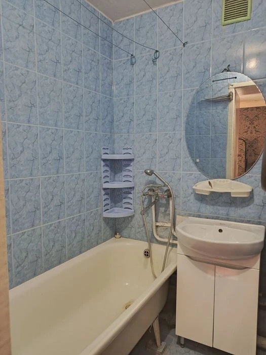 For sale: 1-room apartment near Studencheskaya and Saltovka metro stations.