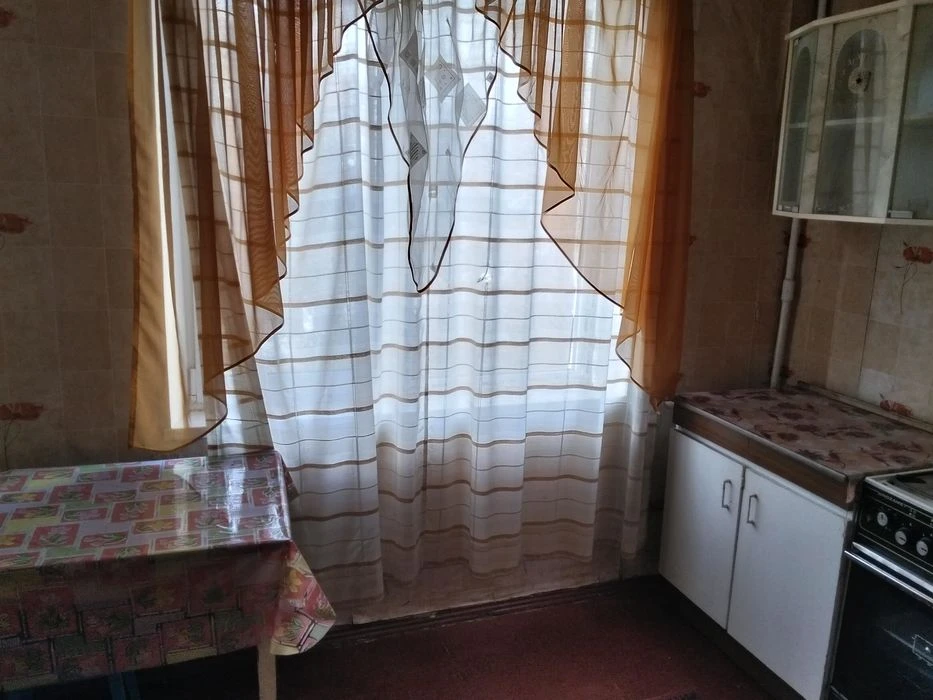 For sale: 1-room apartment near Studencheskaya and Saltovka metro stations.