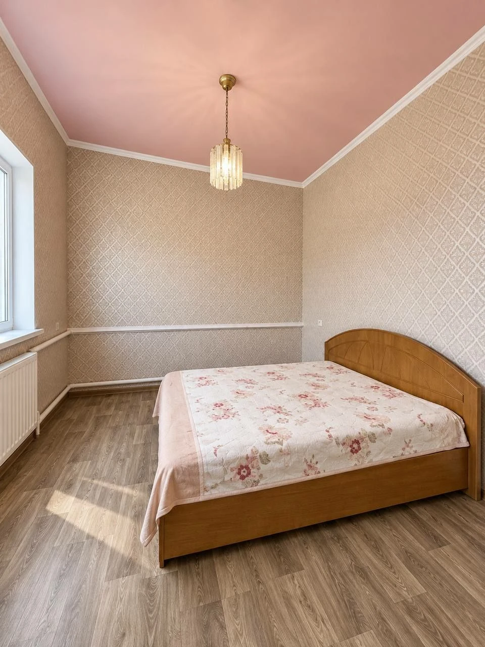Продам 3к  дом свой двор . Газовое отопление