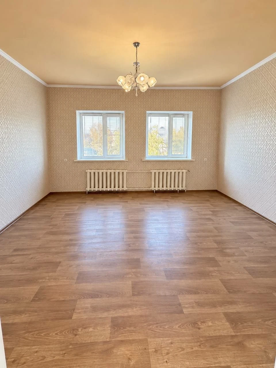 Продам 3к  дом свой двор . Газовое отопление