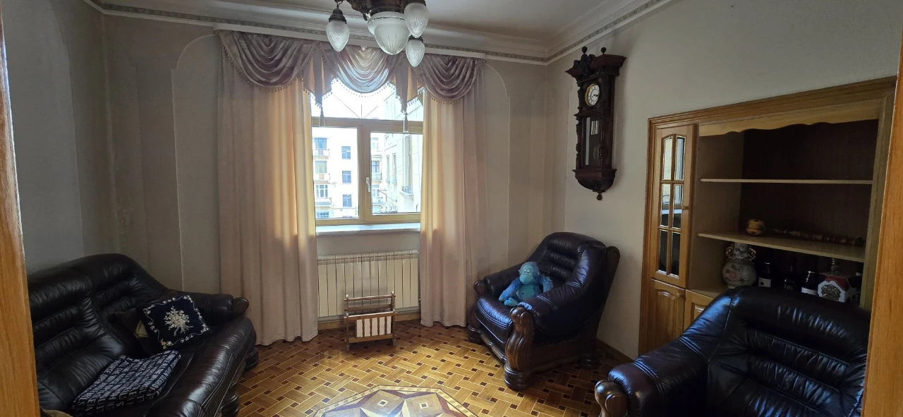 Продається 3 кім. в самому центрі міста