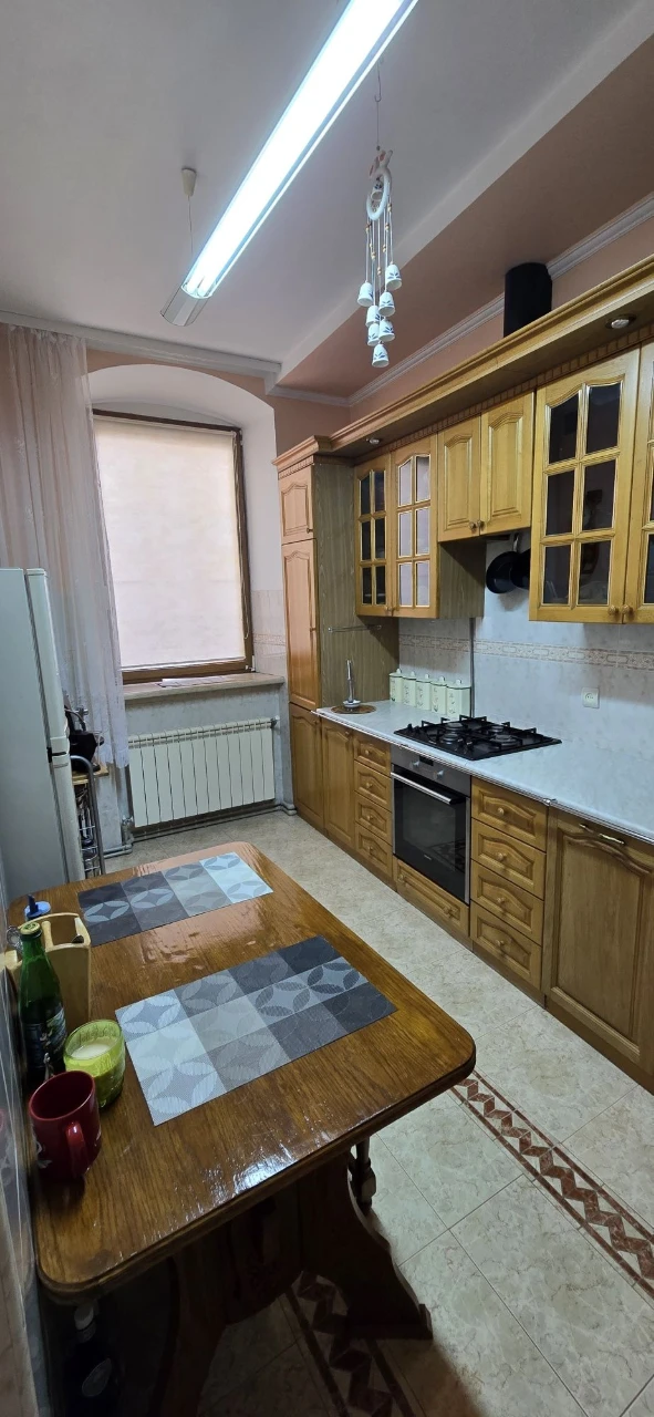 Продається 3 кім. в самому центрі міста