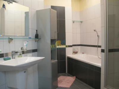 Оренда! 2-х кімн. вул. Володимирська 79 та паркомісце, м Льв
