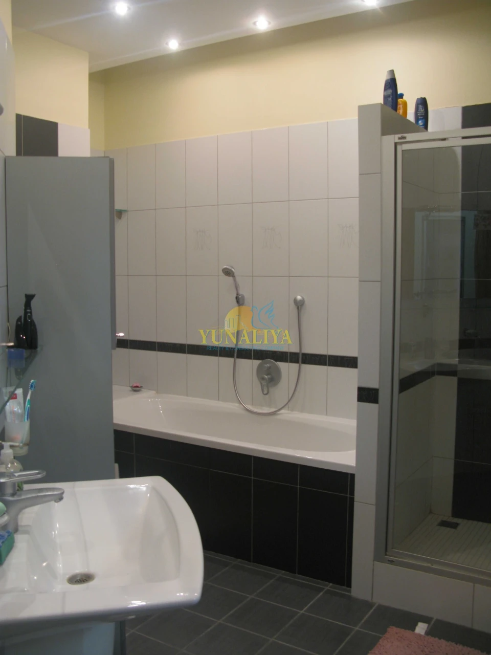 Оренда! 2-х кімн. вул. Володимирська 79 та паркомісце, м Льв
