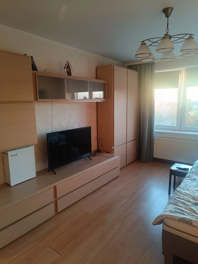 Продаж 1 км квартири в новобудові з усіма меблями та техніко