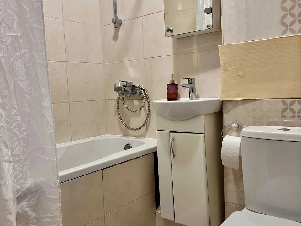 Квартира. Київ, Салютна вул.
