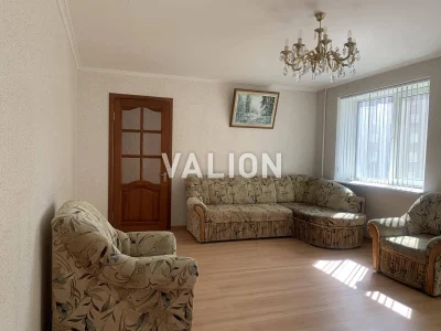 Продаж без % 3 кімн. по вул. Левка Лукьяненка 2/4, метро Обо