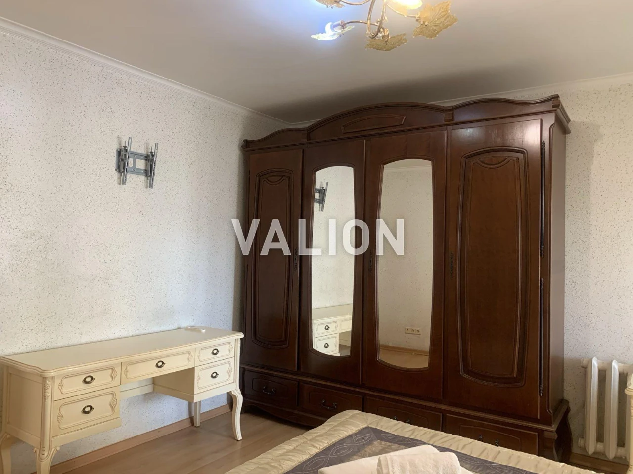 Продаж без % 3 кімн. по вул. Левка Лукьяненка 2/4, метро Обо