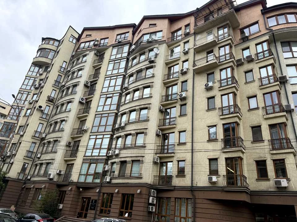 Квартира. Київ, Кирилівська вул.