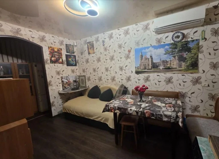 Продам 3-комн квартиру в районе Ковалевской Софьи ул.