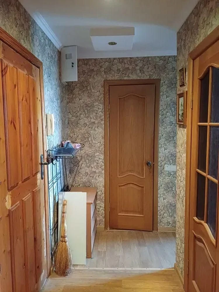 Продам 2-комн квартиру в районе Семафорная ул.