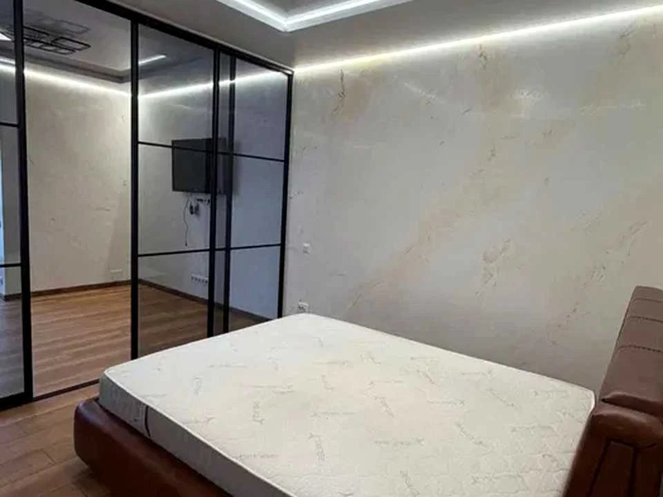 Квартира. Київ, Глибочицька вул.