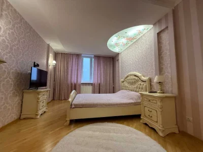Квартира. Київ, Срібнокільська вул.