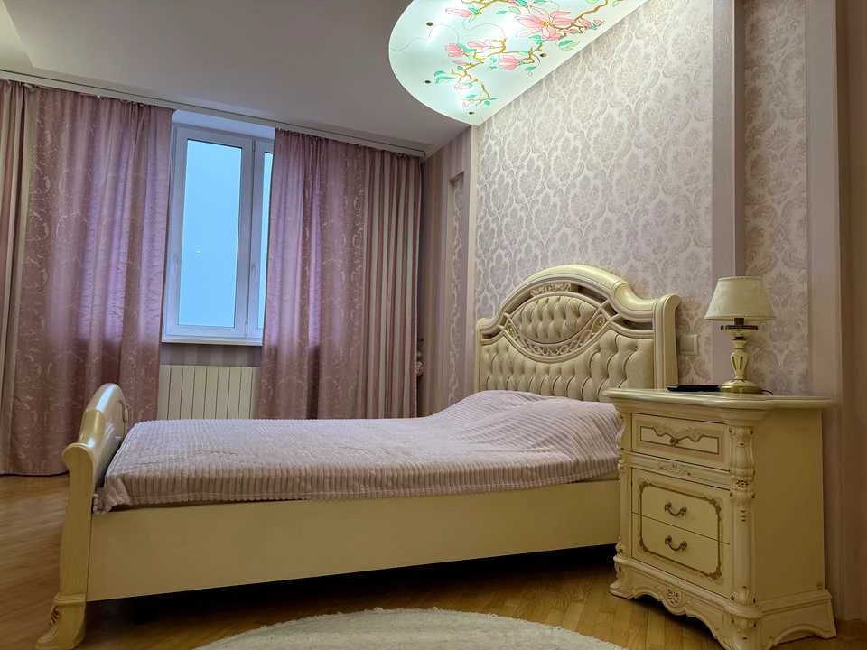 Квартира. Київ, Срібнокільська вул.