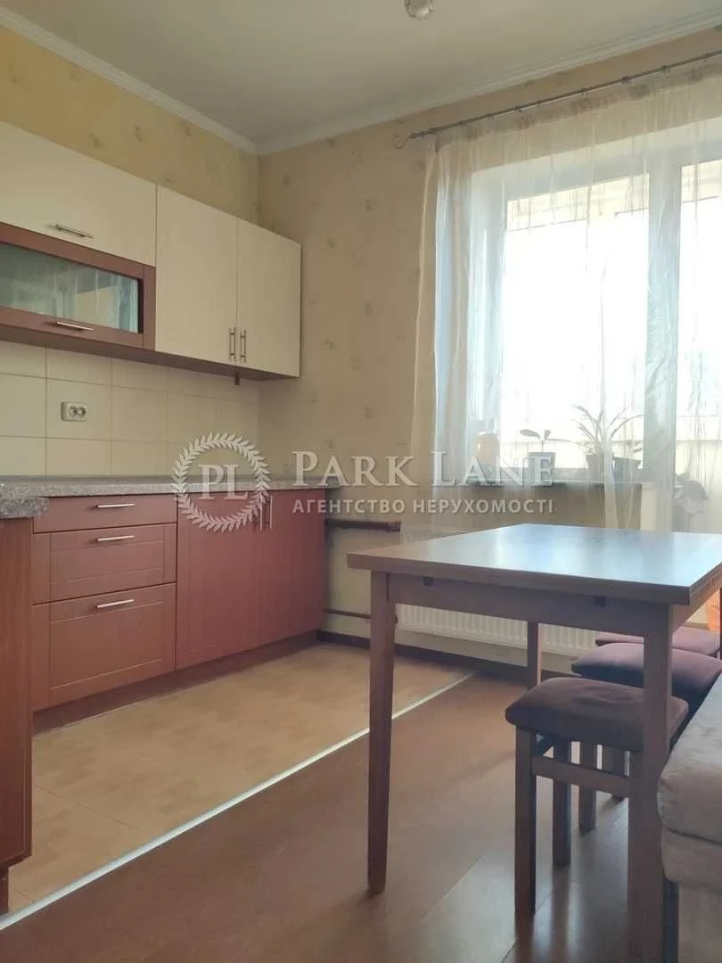 Продаж 1к квартири з ремонтом 44 кву м 10й пов Севастопольсь