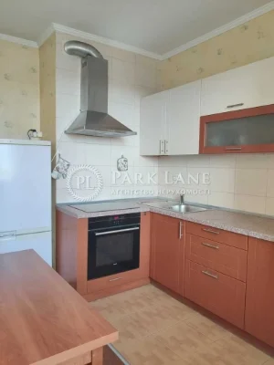 Продаж 1к квартири з ремонтом 44 кву м 10й пов Севастопольсь