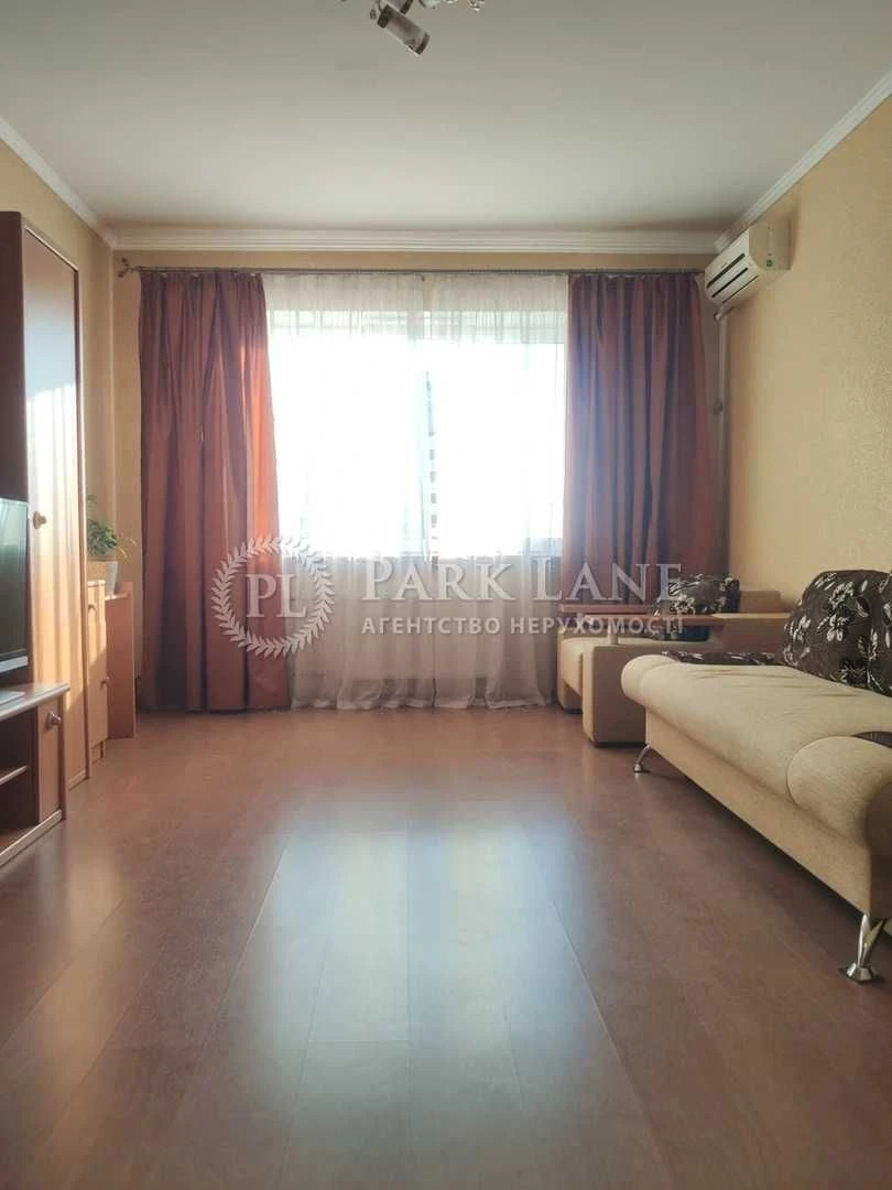 Продаж 1к квартири з ремонтом 44 кву м 10й пов Севастопольсь