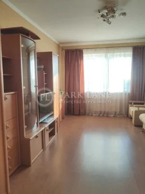 Продаж 1к квартири з ремонтом 44 кву м 10й пов Севастопольсь