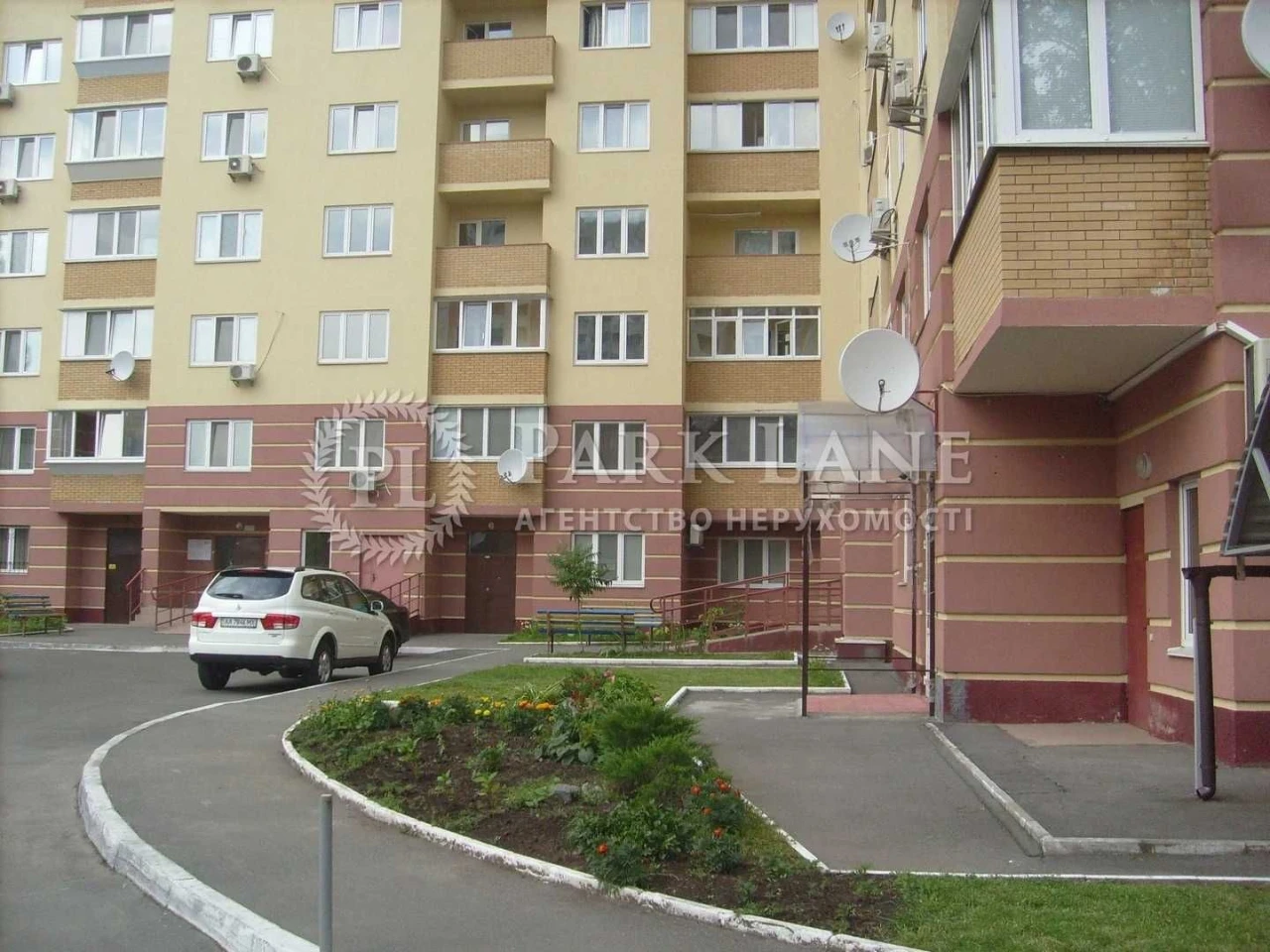 Продаж 1к квартири з ремонтом 44 кву м 10й пов Севастопольсь