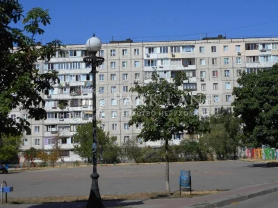Оболонь Продаж 2к квартири з ремонтом 3й пов Озерна 10
