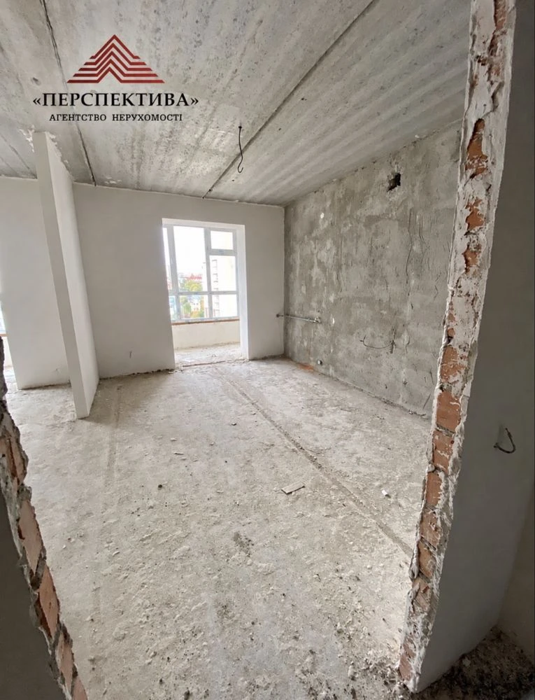 Продаж 3- кімнатної квартири з видом на озеро