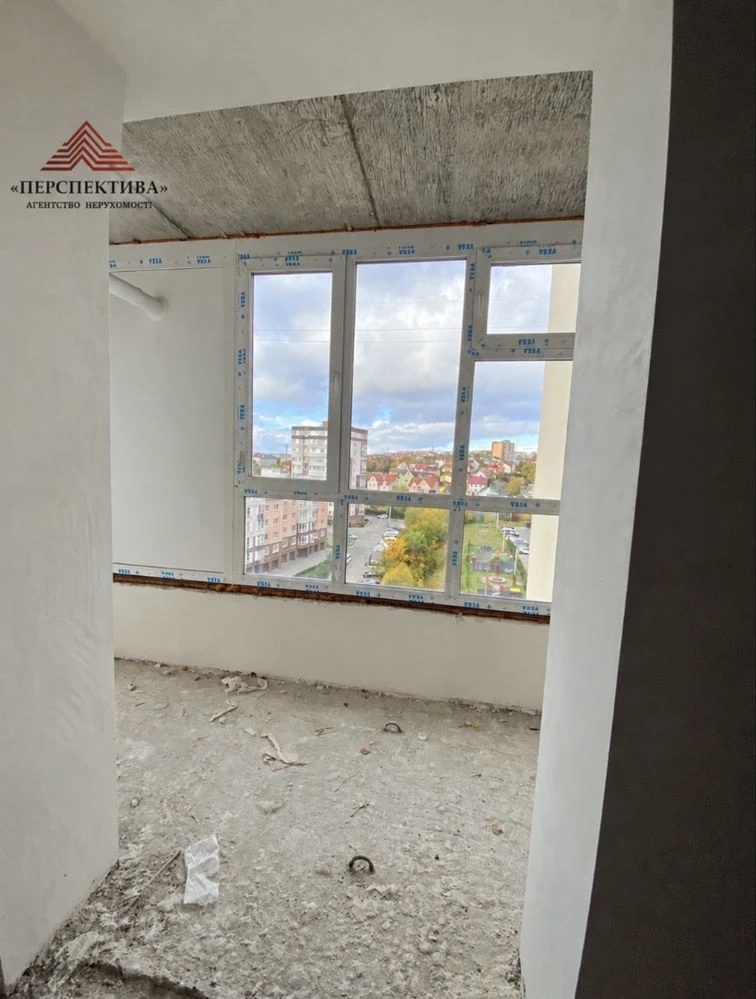 Продаж 3- кімнатної квартири з видом на озеро