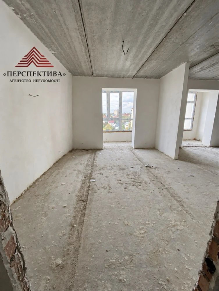 Продаж 3- кімнатної квартири з видом на озеро