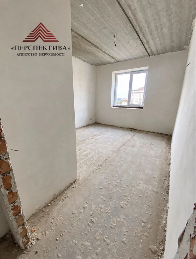 Продаж 3- кімнатної квартири з видом на озеро