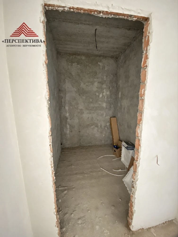 Продаж 3- кімнатної квартири з видом на озеро